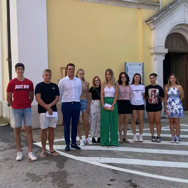 Informazione sul conferimento dei premi agli alunni che hanno conseguito ottimi risultati scolastici nel  2022